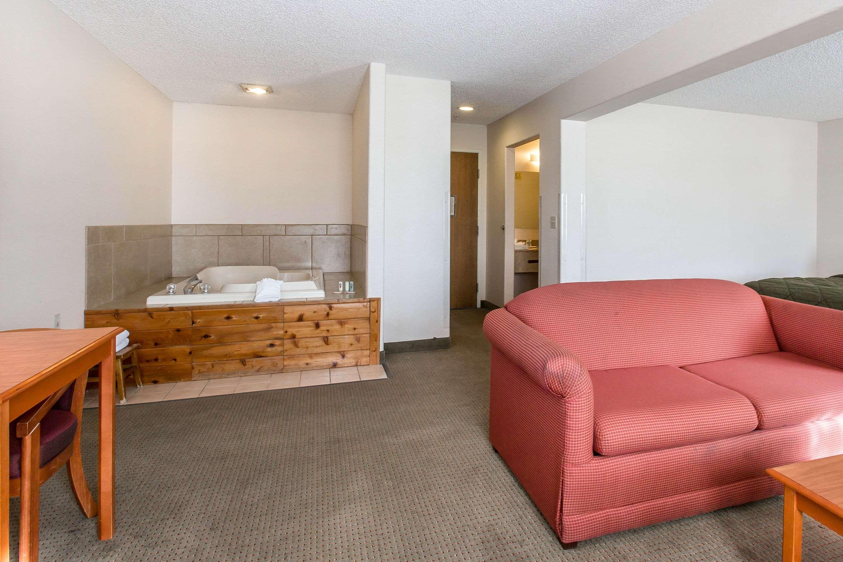 Quality Inn Delta Gateway To Rocky Mountains Exterior photo